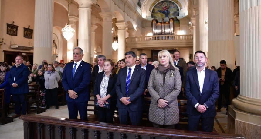 Acevedo participó de la misa en honor a Francisco: 