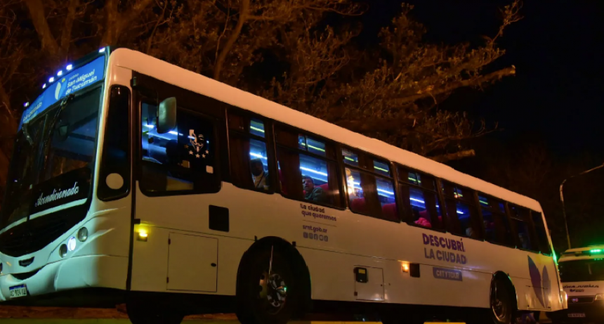 El Bus Turístico Nocturno vuelve a rodar por las históricas calles de la ciudad
