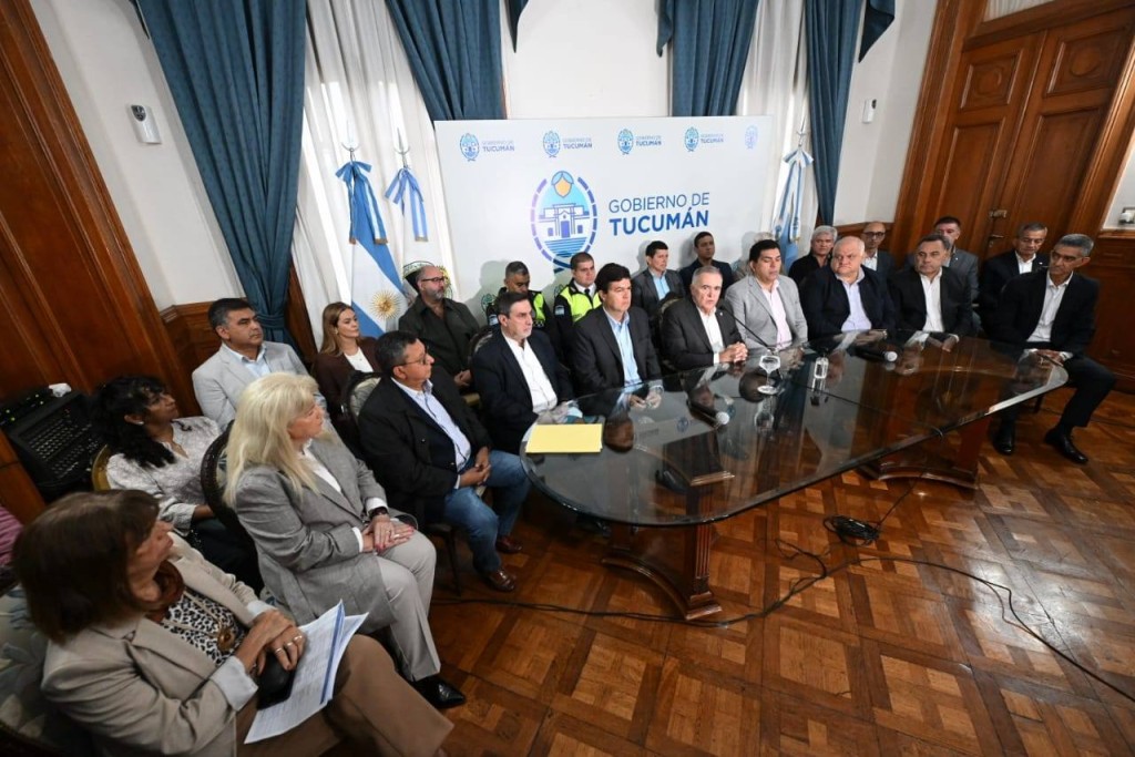 El Gobernador expres&oacute; condolencias a las familias de las v&iacute;ctimas del temporal en Tucum&aacute;n