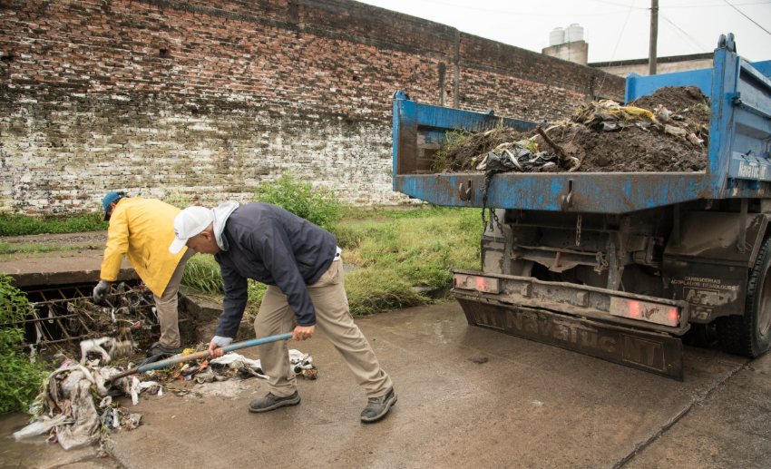 Tras el intenso temporal, refuerzan la limpieza de sistemas de desag&uuml;e pluvial en la capital