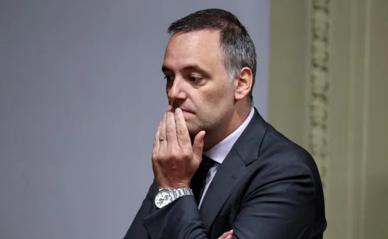 Manuel Adorni recibi&oacute; US$100 mil de otras dos mujeres por la hipoteca de un departamento 