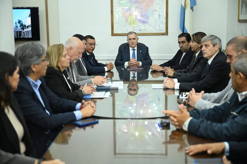 Jaldo anunci&oacute; subsidio el&eacute;ctrico para 10.000 familias afectadas por inundaciones