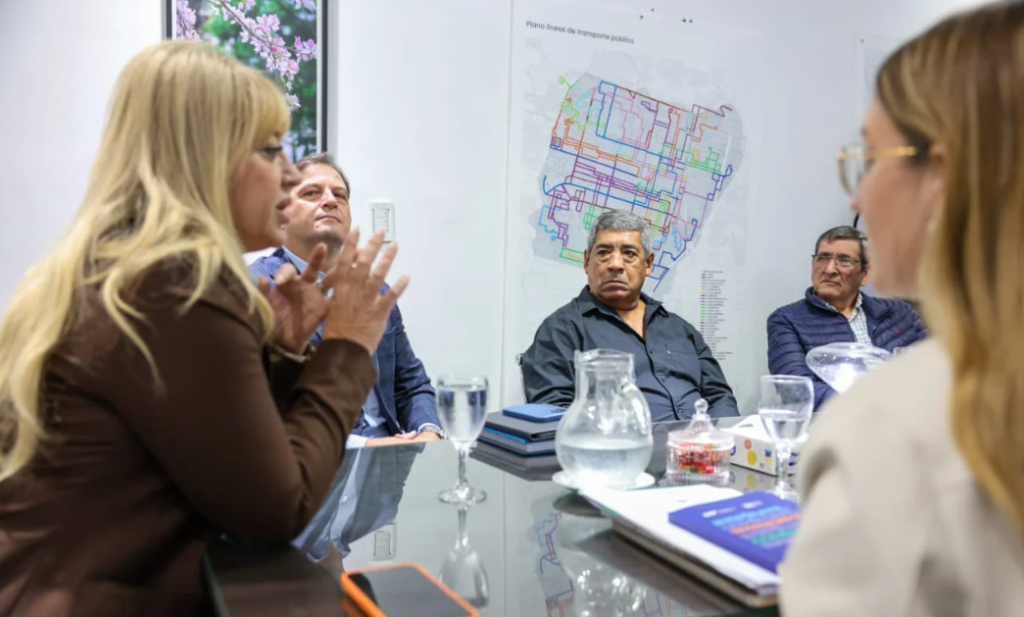 Rossana Chahla recibi&oacute; a representantes de choferes de colectivos