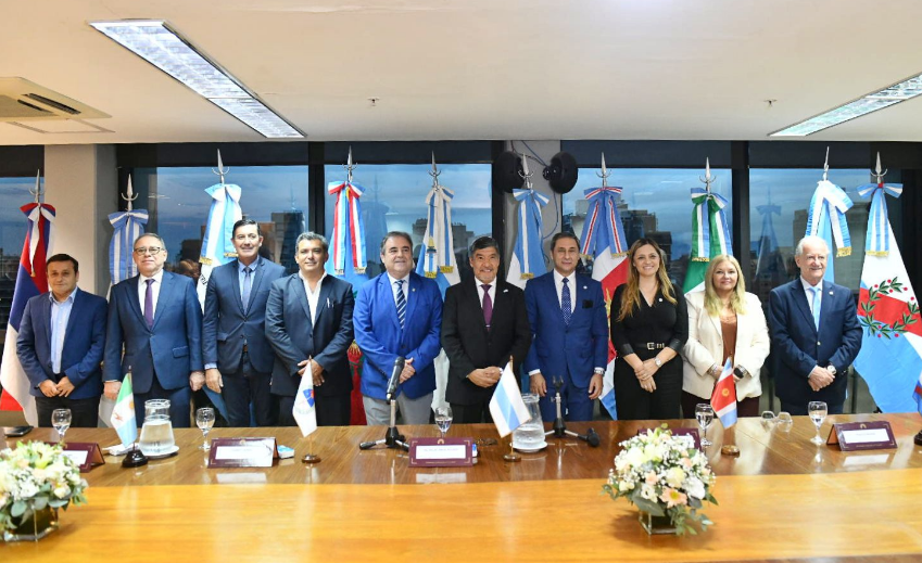 Parlamento del Norte: la Mesa Ejecutiva reclamo? mayor federalismo y recursos para las provincias