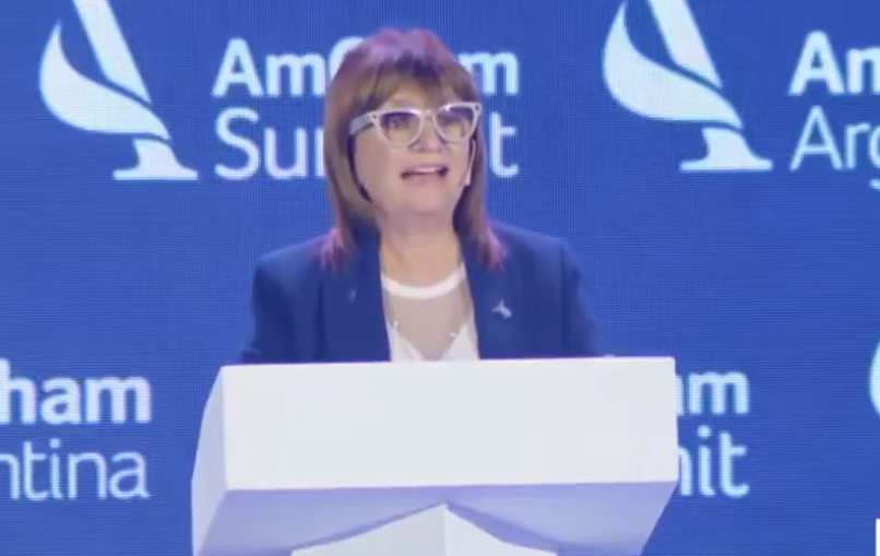 Bullrich exigi&oacute; a empresarios sacar d&oacute;lares del colch&oacute;n y contratar m&aacute;s gente