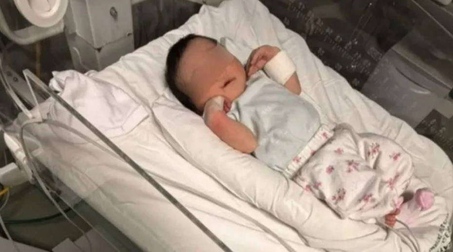 Una adolescente us&oacute; el Chat GPT para dar a luz y su novio le entreg&oacute; la beba a un desconocido