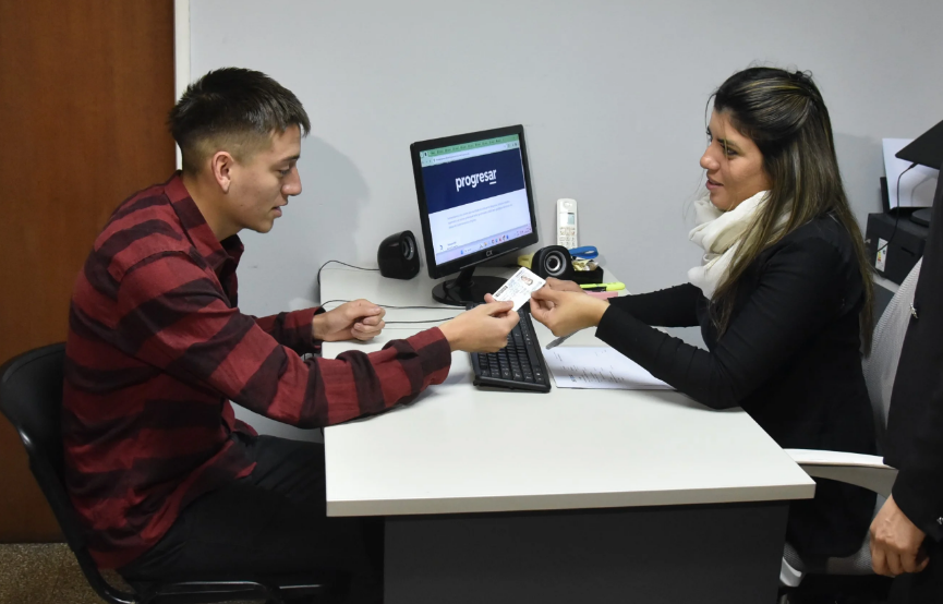 Inscriben para las Becas Progresar en los Centros Integradores Comunitarios del Municipio