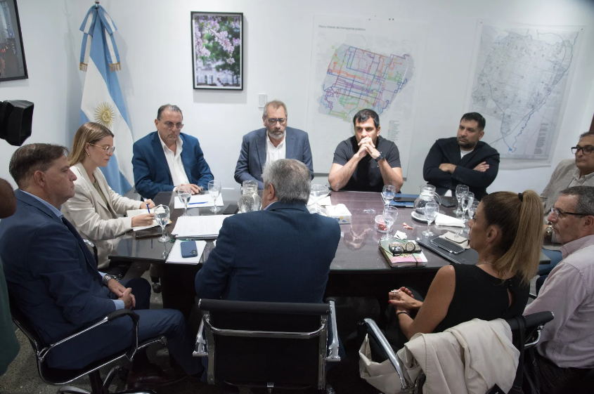 Municipio y empresarios del transporte abordan acciones para hacer m&aacute;s eficiente la prestaci&oacute;n del servicio