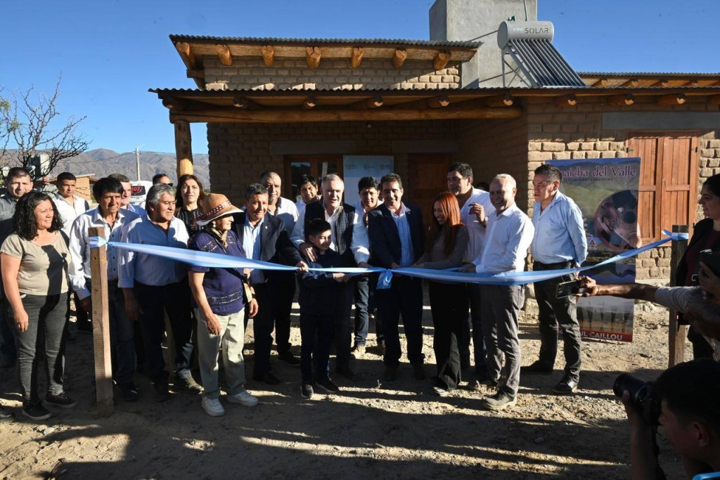 Jaldo entreg&oacute; 24 viviendas en Amaicha del Valle