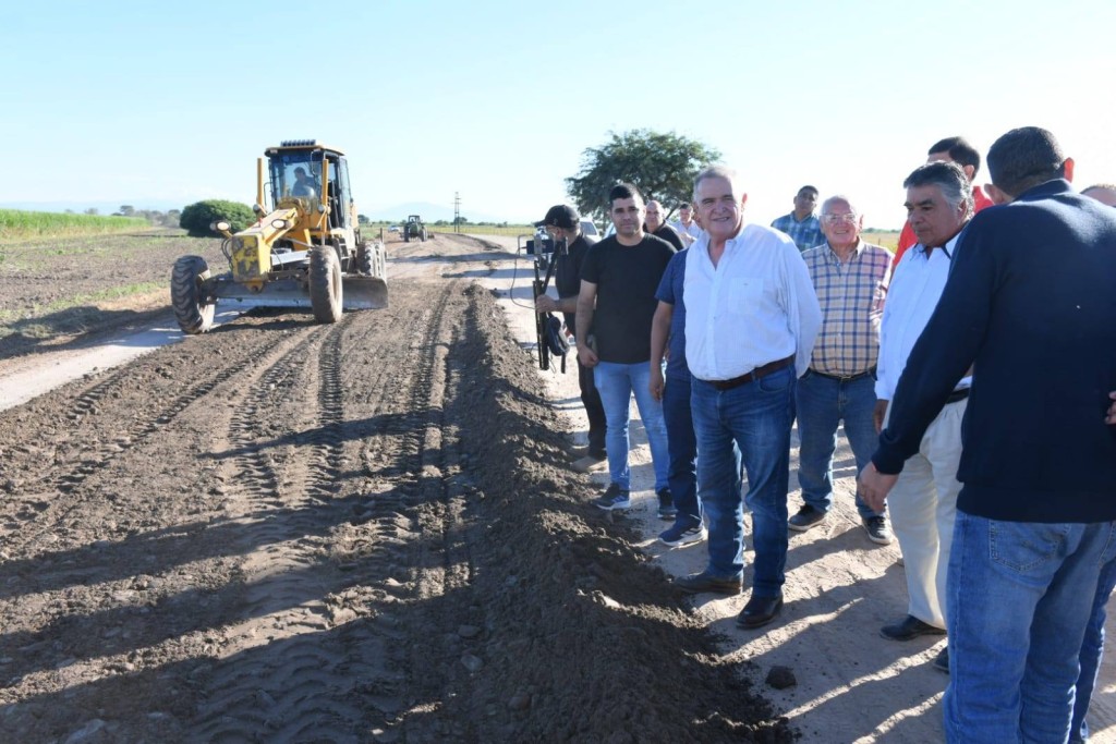 Jaldo supervis&oacute; obras viales y habilit&oacute; alumbrado p&uacute;blico en Los Pereyra