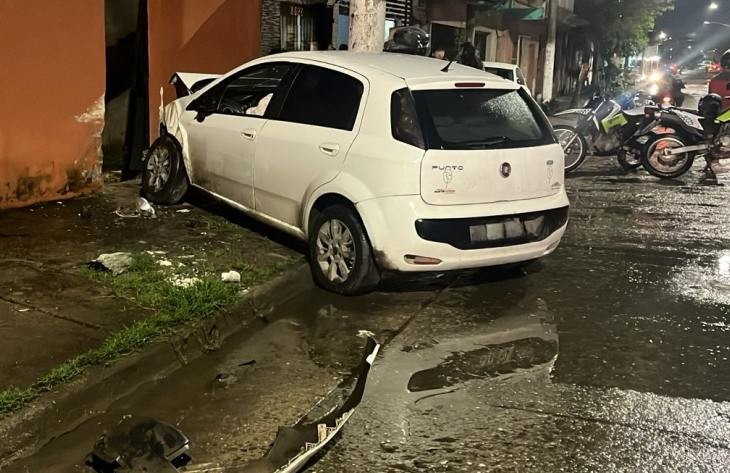 Intent&oacute; escapar despu&eacute;s de chocar a dos motocicletas, pero lo atraparon