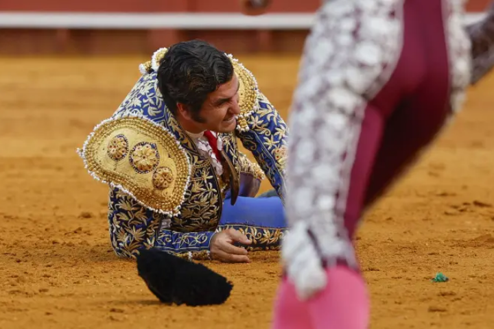 Torero sufre una cornada "muy grave" que le perfora el recto