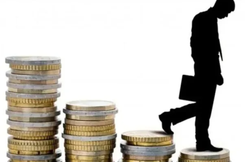 El salario m&iacute;nimo cay&oacute; 40% y est&aacute; en su nivel m&aacute;s bajo en m&aacute;s de 20 a&ntilde;os