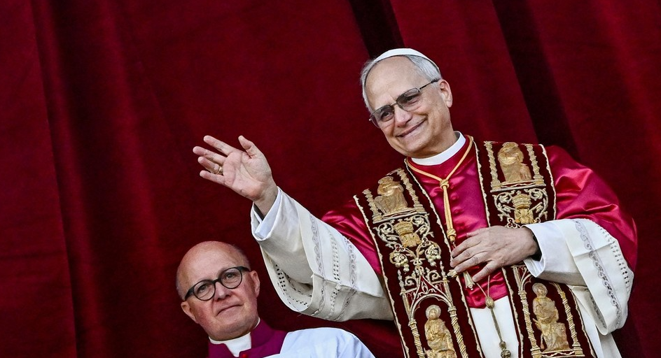 Le&oacute;n XXIV asegura que no apoya "la bendici&oacute;n formalizada de las parejas homosexuales"