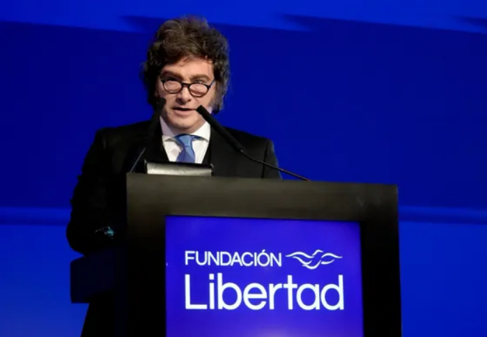 Milei neg&oacute; la crisis del salario y asegur&oacute;: "Al que peor le fue con esta econom&iacute;a es a m&iacute;"