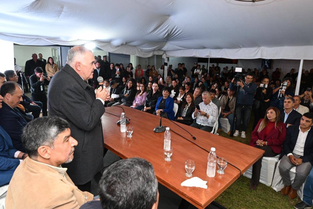 Jaldo lanz&oacute; tecnicaturas universitarias en ocho comunas del interior