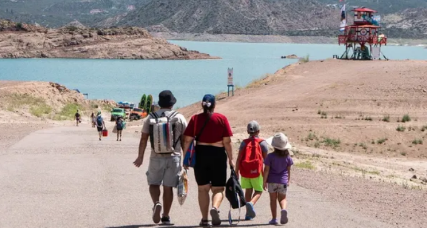 En el &uacute;ltimo fin de semana largo viajaron m&aacute;s turistas, pero el gasto real cay&oacute; un 18,9%