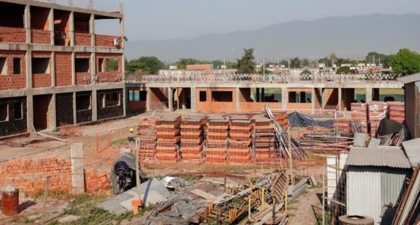 El Gobernador detall&oacute; avances en infraestructura, viviendas y servicios