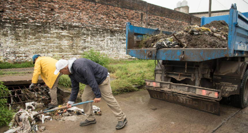 Tras el intenso temporal, refuerzan la limpieza de sistemas de desag&uuml;e pluvial en la capital