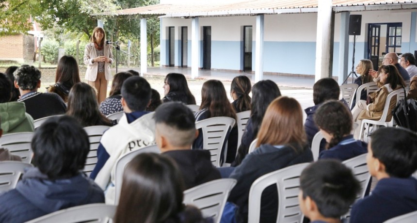 Montaldo realiz&oacute; la reapertura de la Secundaria Zavaleta