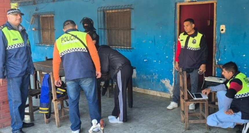 Detienen a dos integrantes de una banda dedicada al robo de ruedas