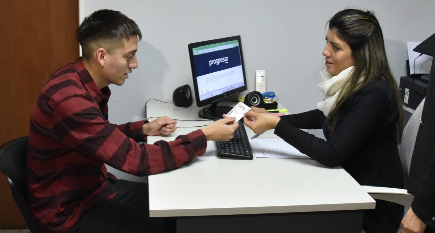 Inscriben para las Becas Progresar en los Centros Integradores Comunitarios del Municipio