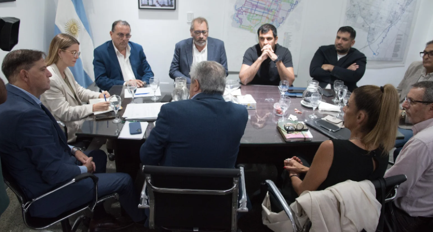 Municipio y empresarios del transporte abordan acciones para hacer m&aacute;s eficiente la prestaci&oacute;n del servicio