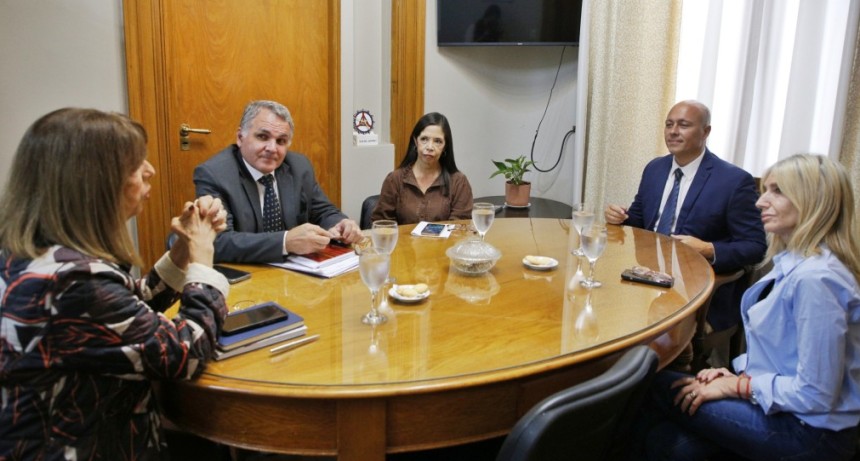 En una mesa consultiva Educaci&oacute;n articula estrategias preventivas frente a la conflictividad escolar