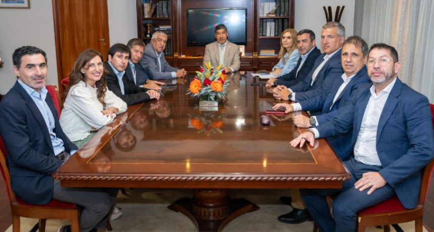 Acevedo reuni&oacute;n a presidentes de bloque para fortalecer la agenda legislativa