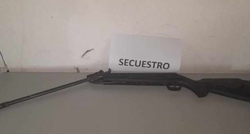La polic&iacute;a asisti&oacute; a un ni&ntilde;o herido con un rifle de aire comprimido