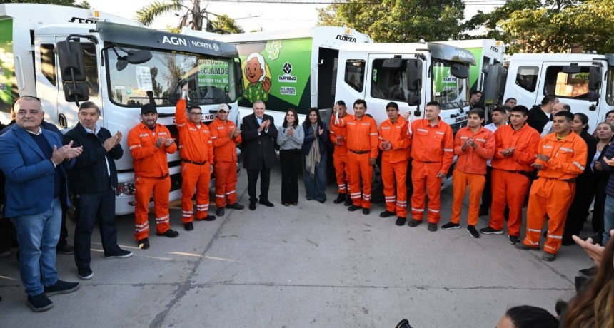 Jaldo inaugur&oacute; pavimento, visit&oacute; obras y entreg&oacute; camiones en Lomas de Taf&iacute;