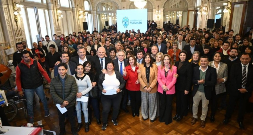 El Gobernador entreg&oacute; microcr&eacute;ditos y herramientas a m&aacute;s de 150 familias emprendedoras con una inversi&oacute;n de m&aacute;s de $85 millones 