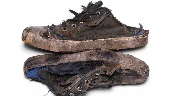 "Zapatillas desgastadas y sucias" a sólo 1.500 dólares