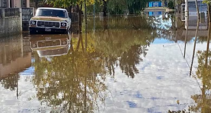Entre Ríos: Graves inundaciones hacen que miles de personas abandonen sus hogares