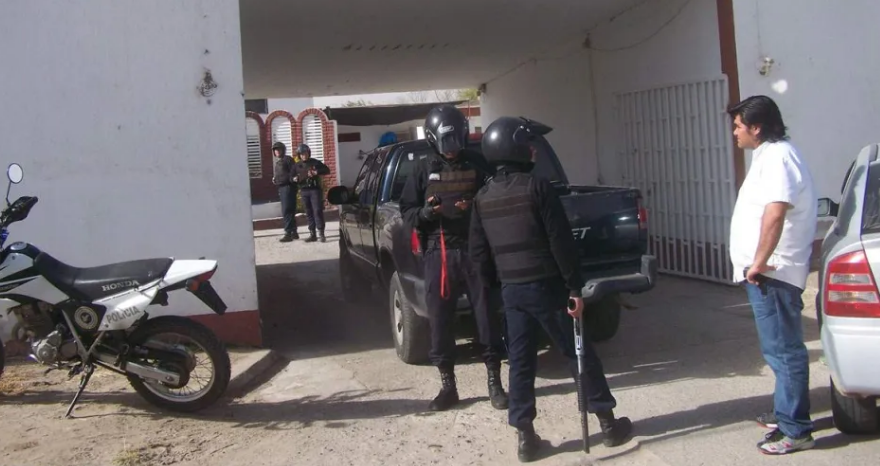 Escándalo en un motel: los expulsaron por atacarse a golpes en una habitación 