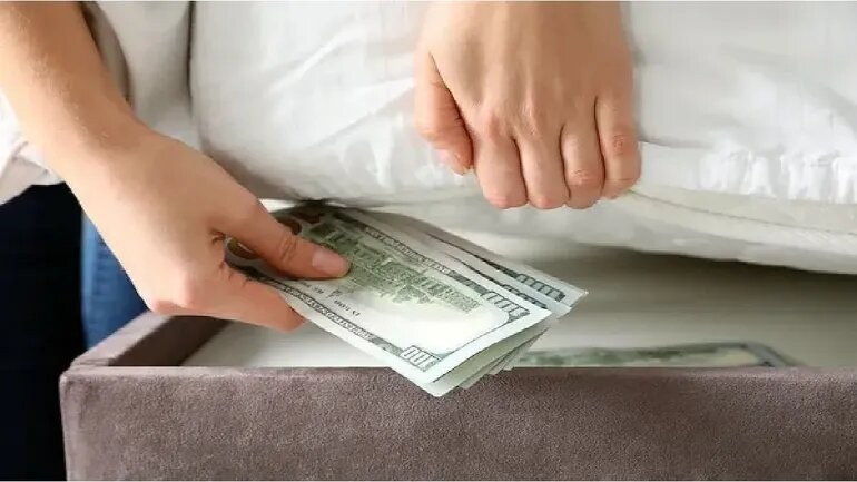 El Gobierno busca que se usen los dólares en el día a día