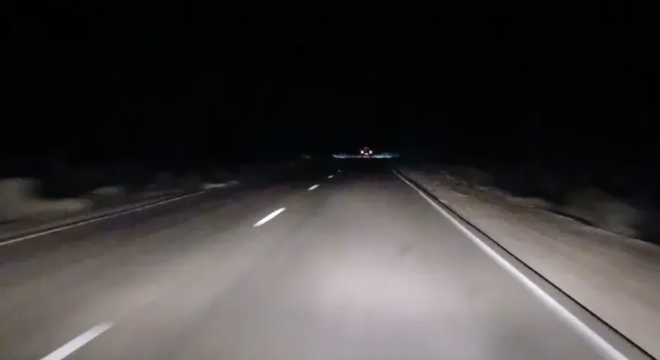Quiso matar a su hijita de 2 años empujándola en la ruta