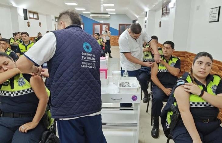 Refuerzan la campaña de vacunación contra el dengue y la gripe en Tucumán
