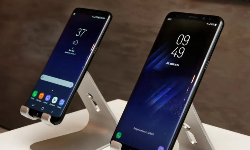 Adorni anunció la eliminación de aranceles para la importación de celulares