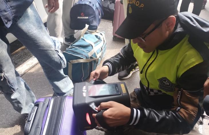Gran despliegue policial para la prevención de narcotráfico en la Terminal de Omnibus