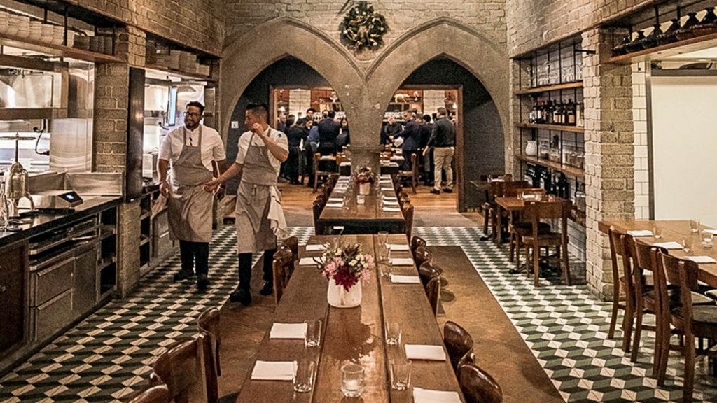 Cada vez son más los argentinos,  que restringió sus salidas a comer afuera