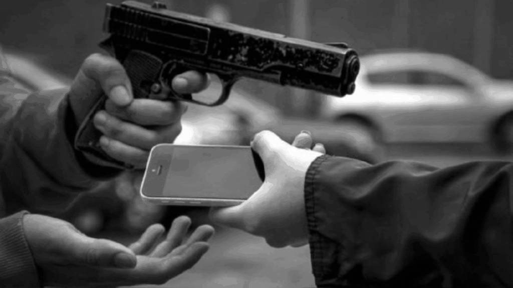 Motochorro fue detenido tras asaltar a una mujer para robarle el celular y $ 300.000