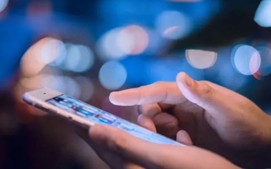  El Gobierno oficializó la baja de aranceles para importar celulares