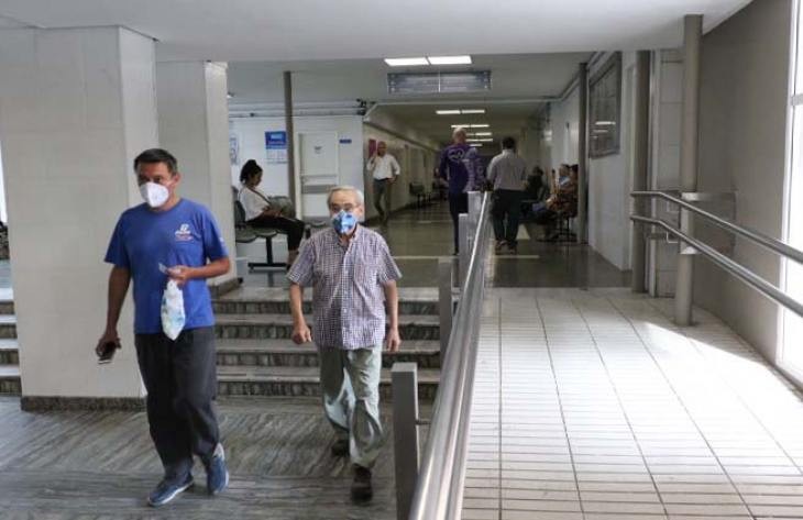 Salud dispuso el uso obligatorio de barbijo en los centros de salud provinciales