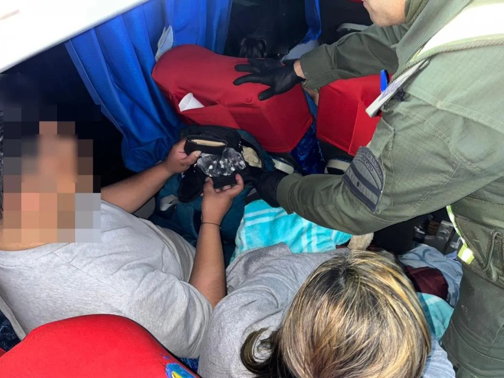 Viajaba a Mendoza: transportaba cocaína en una riñonera 