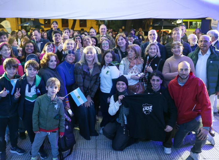 Rossana Chahla se reunió con los vecinos para transformar junto a los vecinos la Plaza Urquiza
