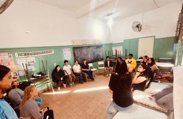 Capacitan a cuidadores domiciliarios sobre lengua de señas