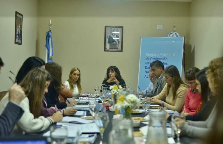 Debaten políticas de protección a niñas, niños y adolescentes