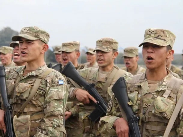 Cómo será el nuevo servicio militar voluntario promovido por el gob nacional  