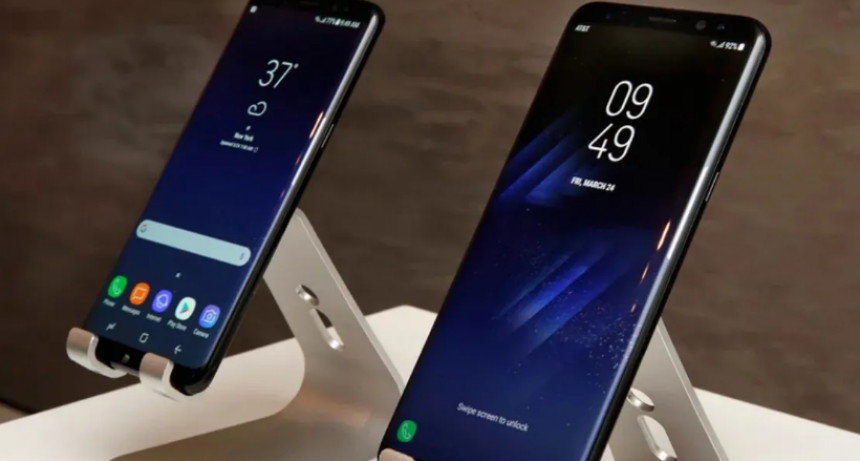 Adorni anunció la eliminación de aranceles para la importación de celulares
